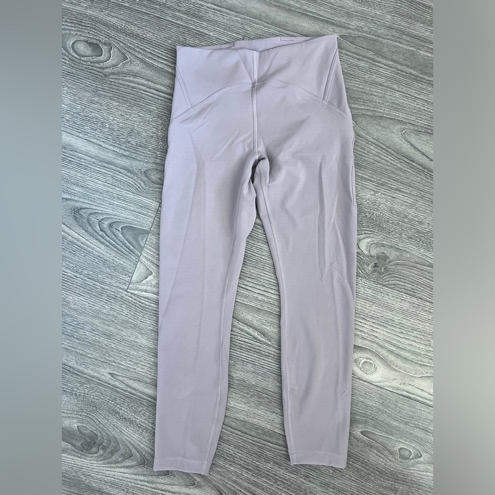 Light purple Lululemon wunder under leggings